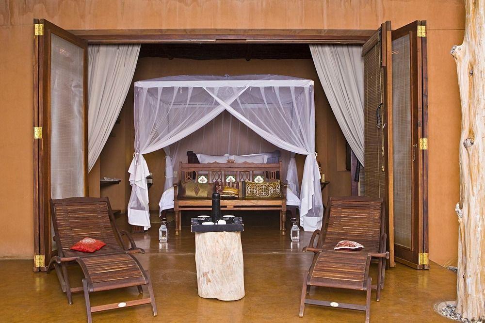 Okahirongo Elephant Lodge Purros Extérieur photo
